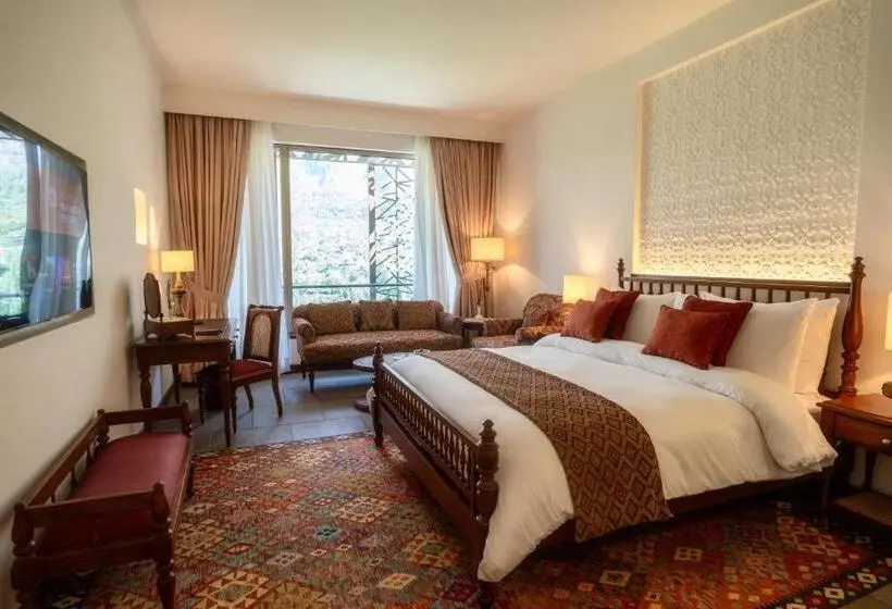 اتاق لوکس با تخت بزرگ, Hunza Serena