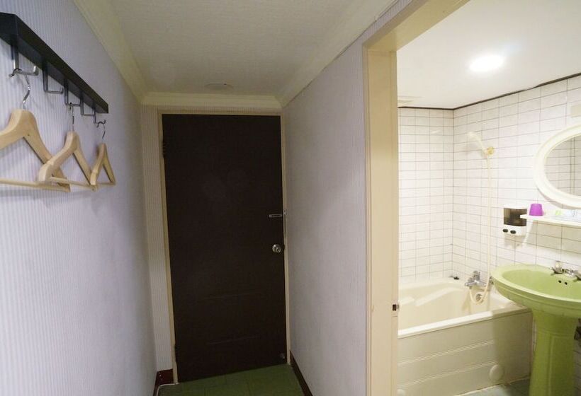 اتاق استاندارد چهار تخته, Yi Yuan