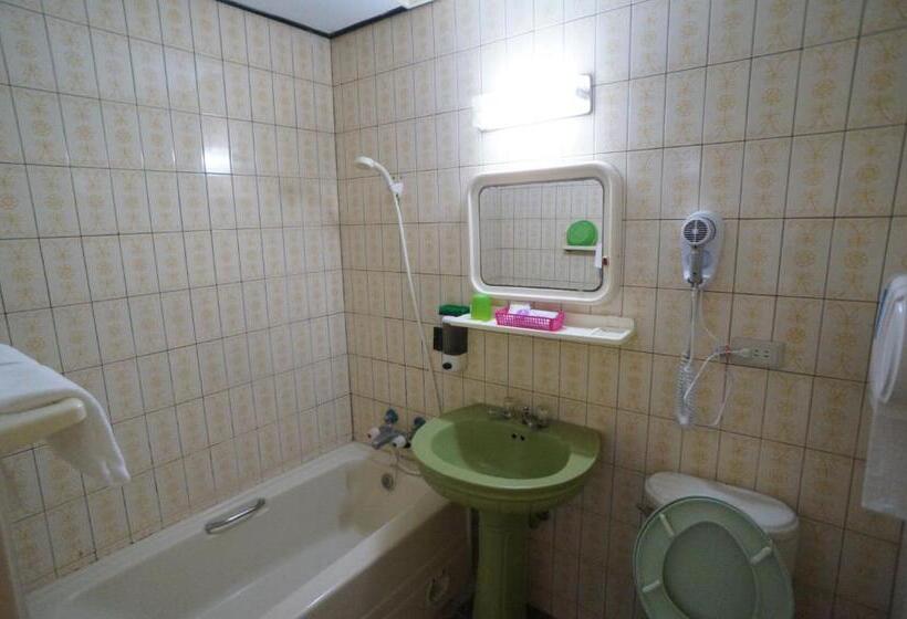 اتاق لوکس, Yi Yuan