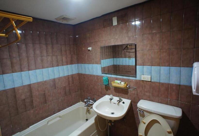 اتاق لوکس, Yi Yuan