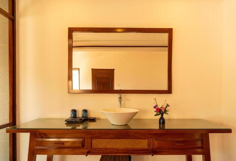 Бунгало Стандарт, Le Grand Pakbeng