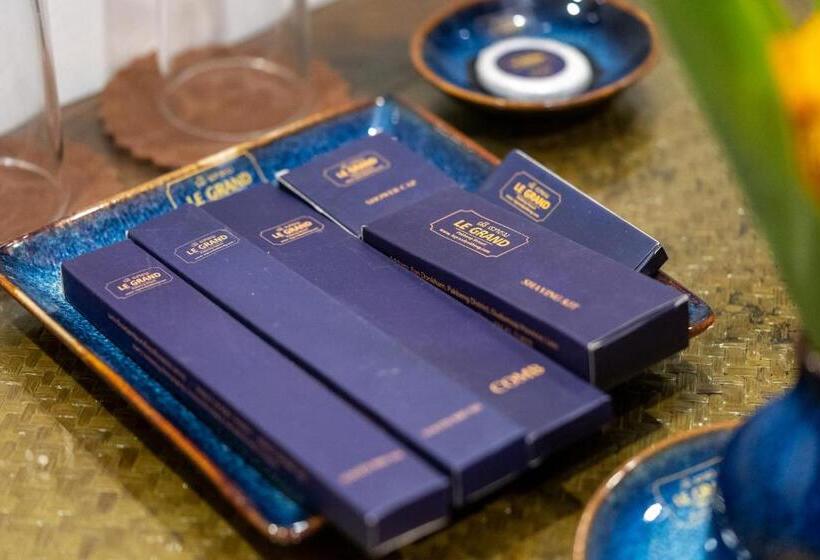 Бунгало Стандарт, Le Grand Pakbeng