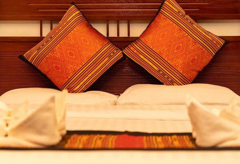 Бунгало Стандарт, Le Grand Pakbeng