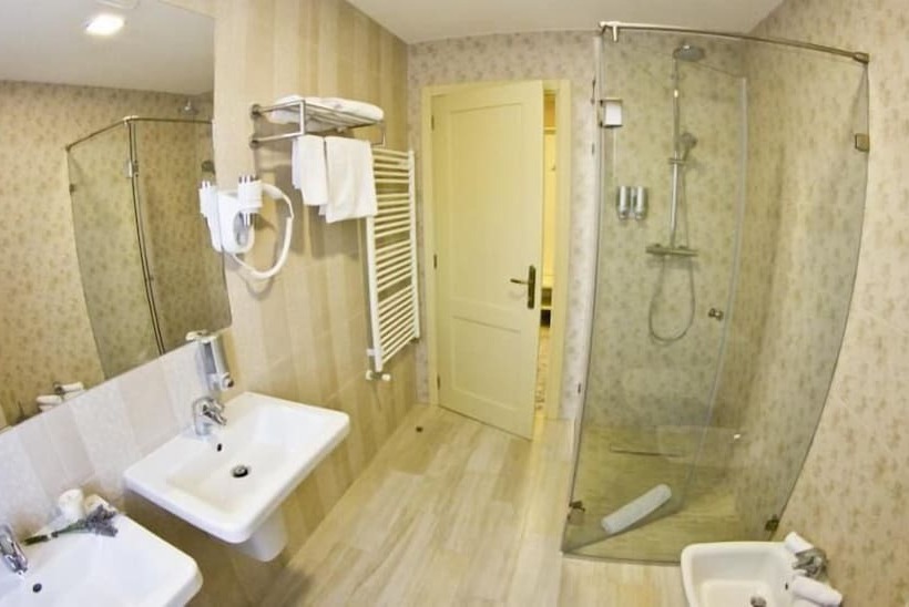 Люкс, Pensiunea Sarea N Bucate