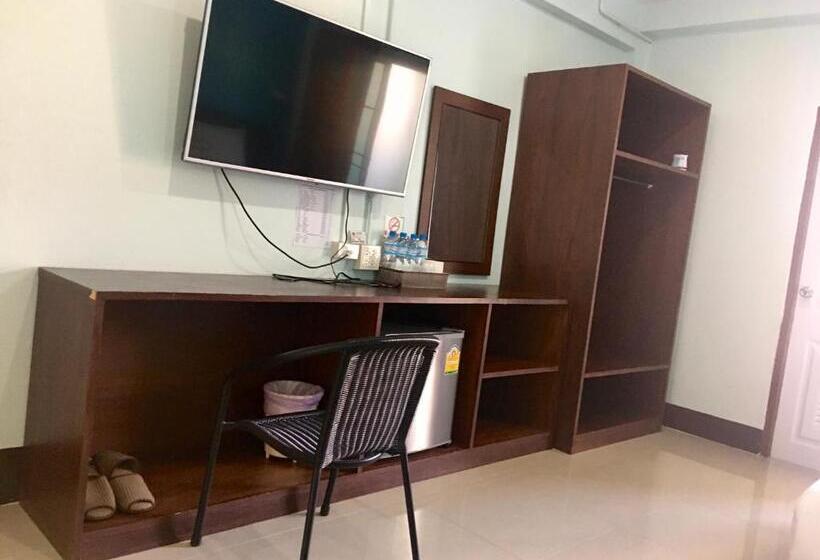 اتاق ساده سه‌ نفره, Chat House Soi 18 Mithuna Chiangrai