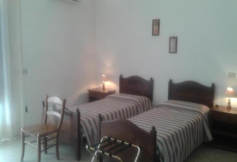 استودیوی استاندارد, Residence Gnura Momma