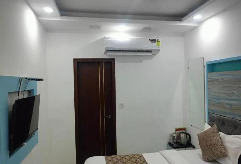 デラックスルーム, C G Newly Built 2 Mins From Connaught Place And Railway Station & 5 Mins From Vfs Shivaji Stadium Me