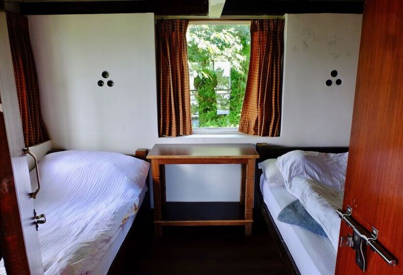 سوییت با چشمانداز کوه, At The End Of The Universe