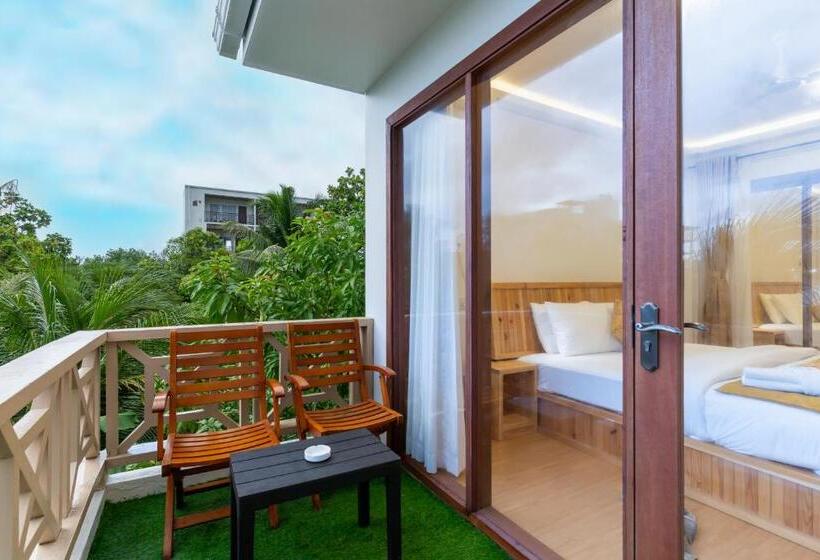 سوییت خانوادگی, Ostrov Beach