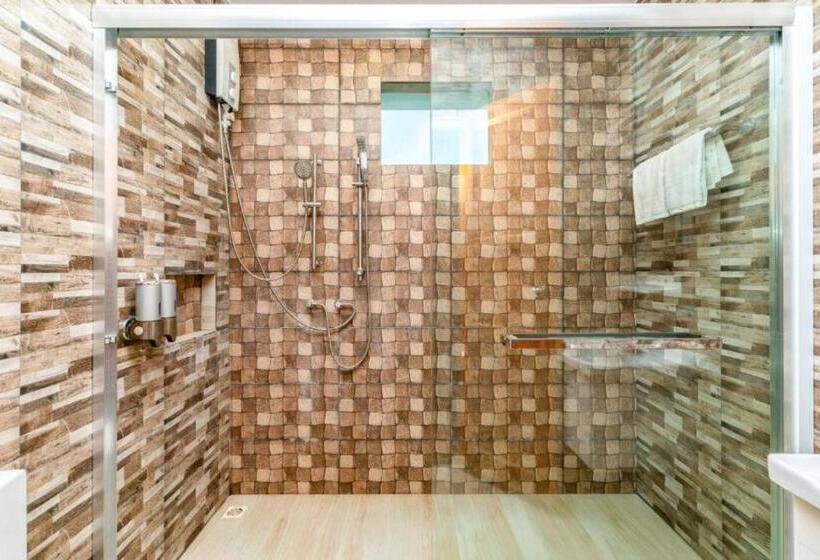 اتاق لوکس با بالکن, Ostrov Beach