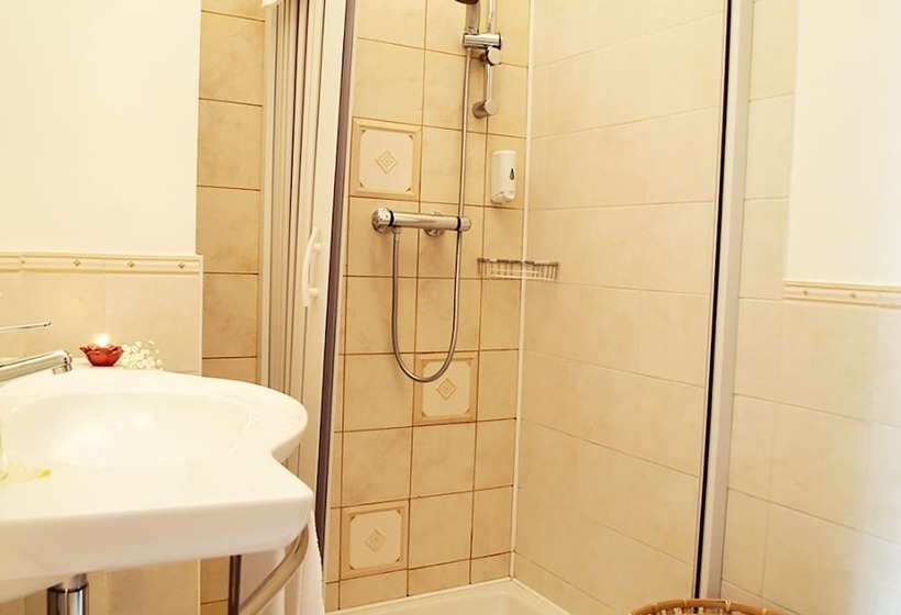 חדר אקונומי לשלושה, L Incontro B&b Santeramo