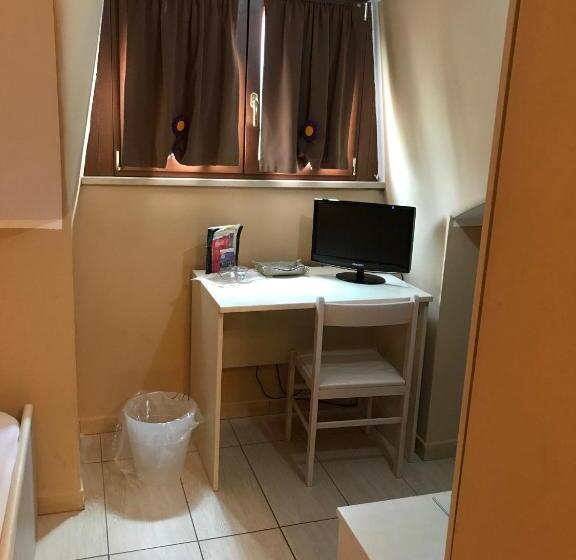 חדר אקונומי לשלושה, L Incontro B&b Santeramo