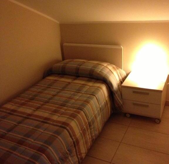 חדר אקונומי לשלושה, L Incontro B&b Santeramo