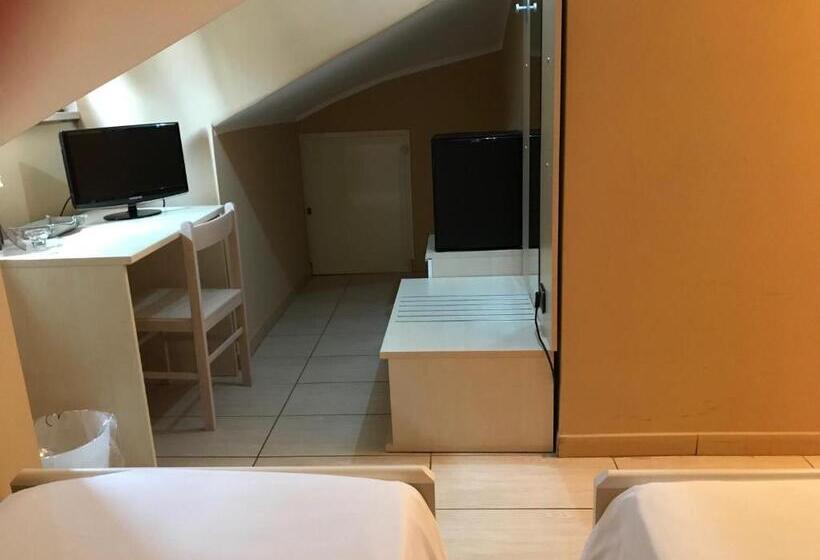 חדר אקונומי לשלושה, L Incontro B&b Santeramo