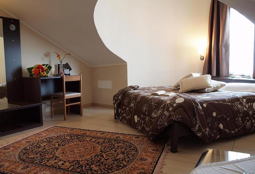 חדר סטנדרט לארבעה, L Incontro B&b Santeramo