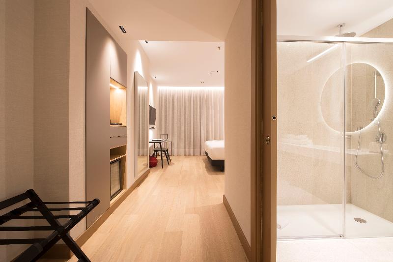 Номер Deluxe, Novotel Karawang