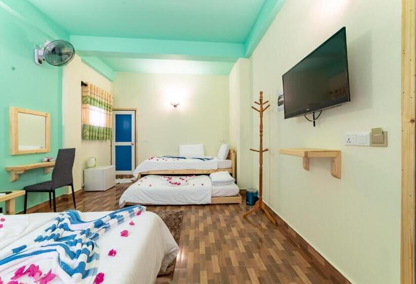 اتاق خانوادگی, Olhumathi View Inn