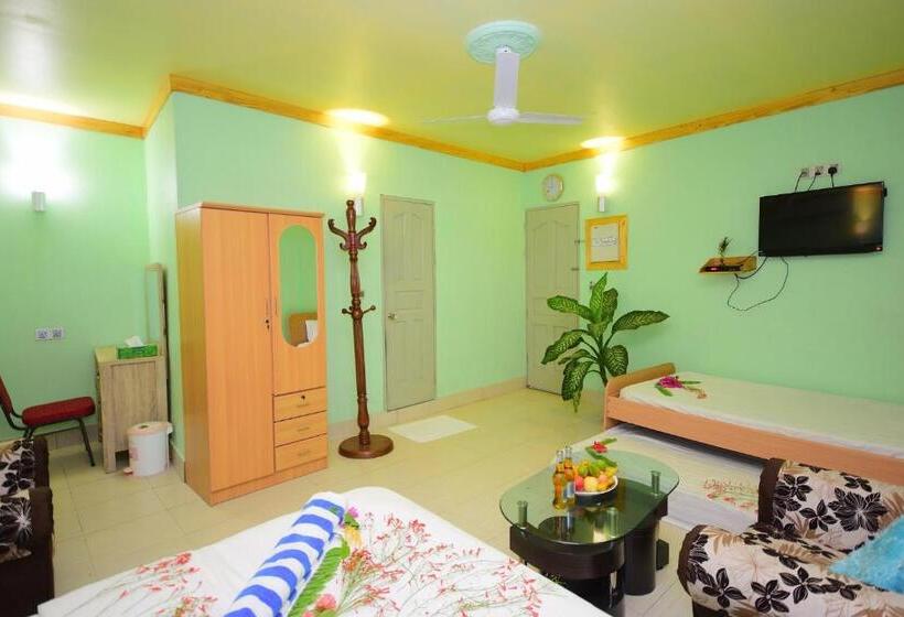 اتاق خانوادگی با چشم‌انداز باغ, Olhumathi View Inn