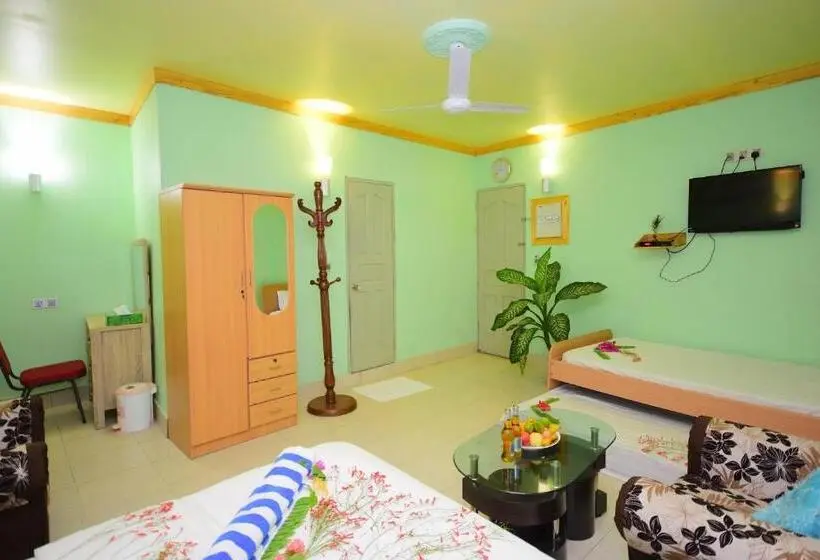اتاق خانوادگی با چشم‌انداز باغ, Olhumathi View Inn