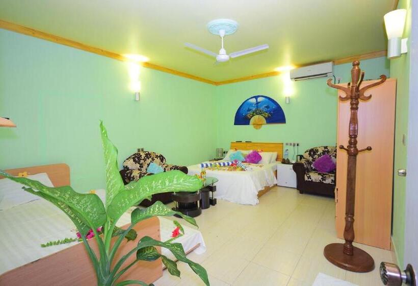 اتاق خانوادگی با چشم‌انداز باغ, Olhumathi View Inn