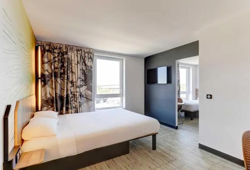 Standard Neljän Hengen Huone, B&b Hotel Moulins Avermes