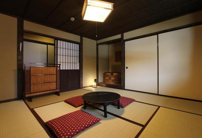 חדר סטנדרט לשלושה עם חדר אמבטיה משוף, Guest House Yanagiya