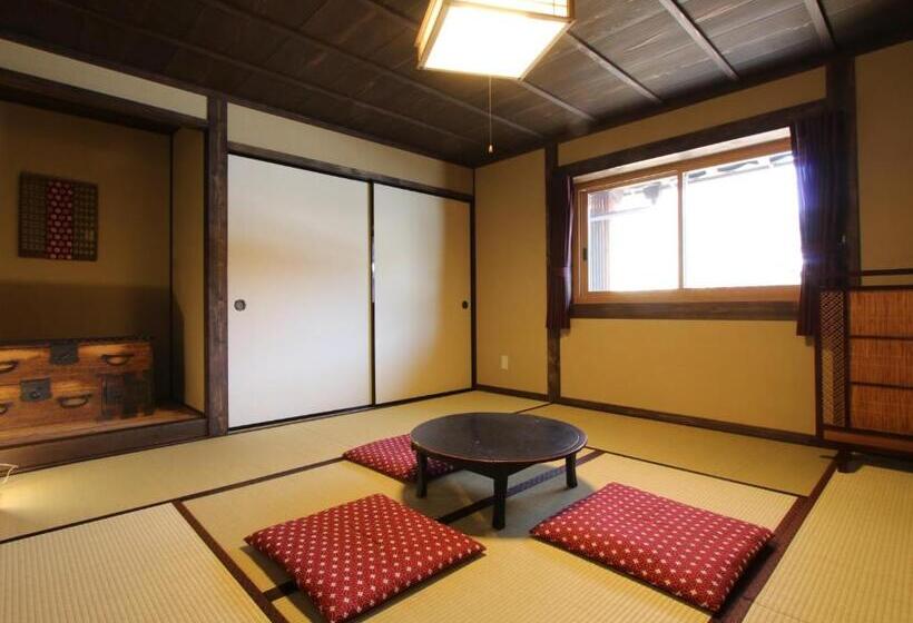 חדר סטנדרט לשלושה עם חדר אמבטיה משוף, Guest House Yanagiya