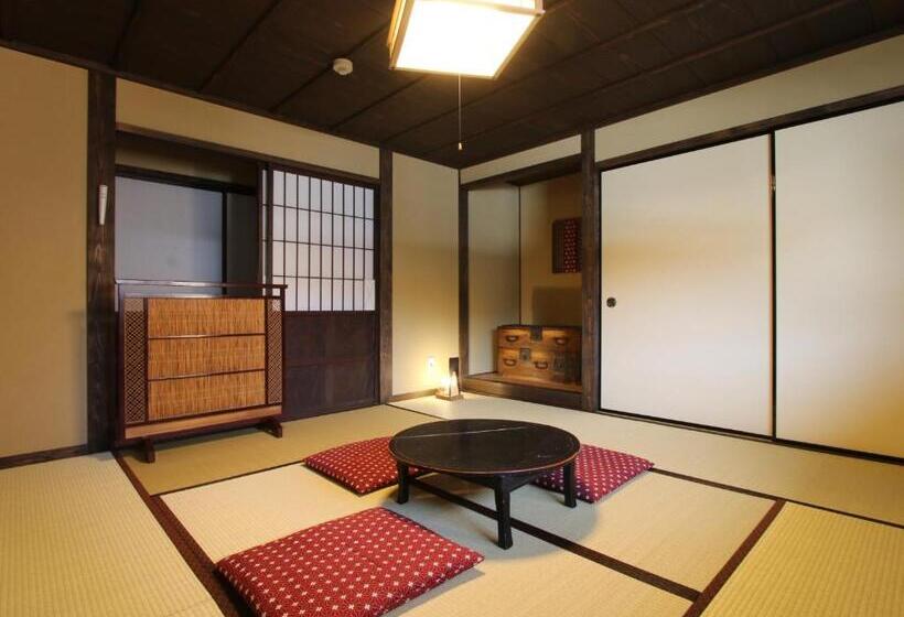 חדר סטנדרט לשלושה עם חדר אמבטיה משוף, Guest House Yanagiya