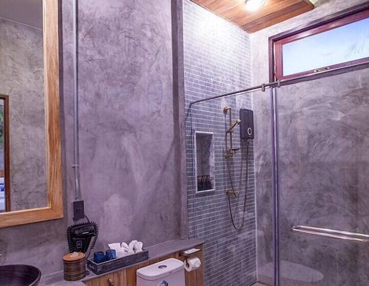 スタンダードルーム, The Chic Lipe