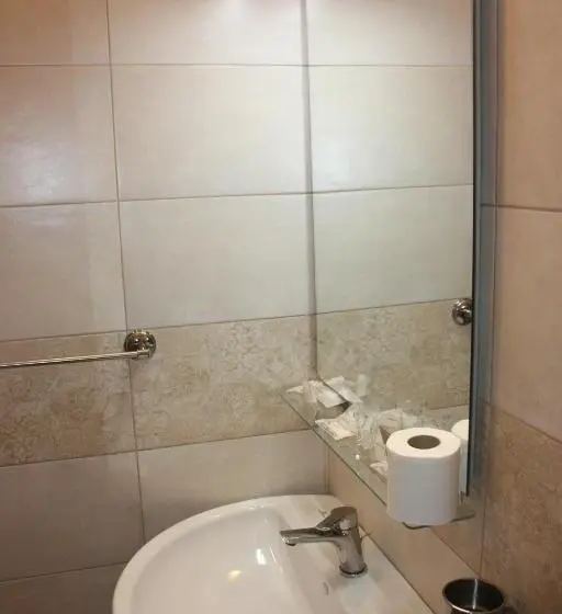 Superior Kolmen Hengen Huone, B&b Hospital