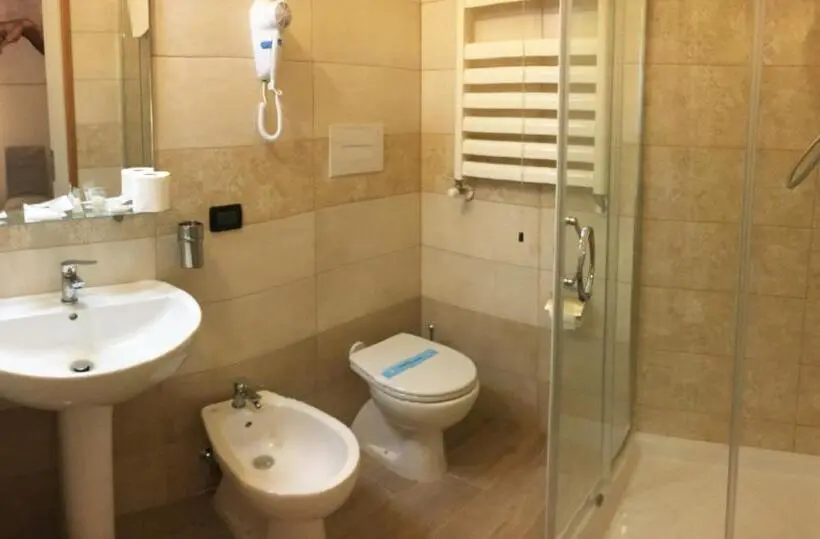 Superior Kolmen Hengen Huone, B&b Hospital