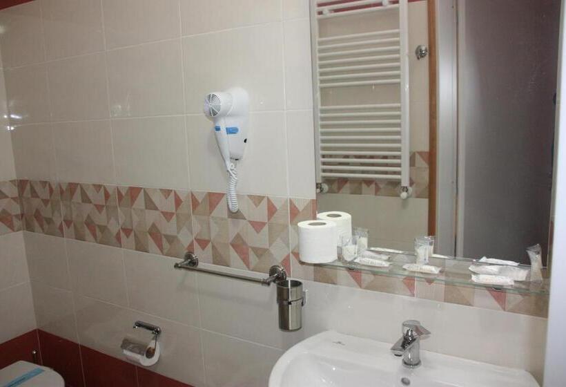 اتاق سوپریور سه تخته, B&b Hospital