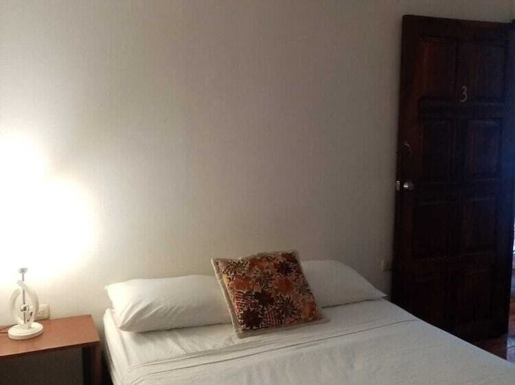 Номер Стандарт, Hostal Zaragoza