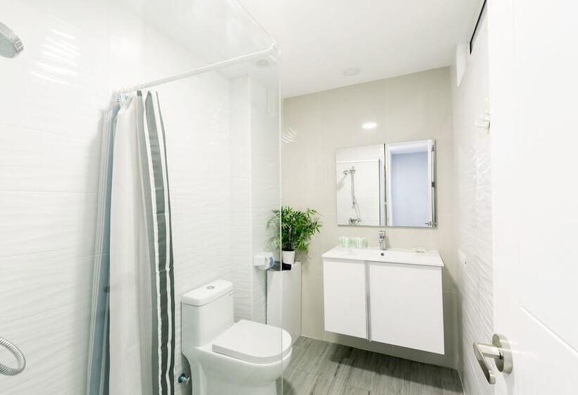 豪华套房, Ducassi Suites Rooftop Pool Beach Club & Spa