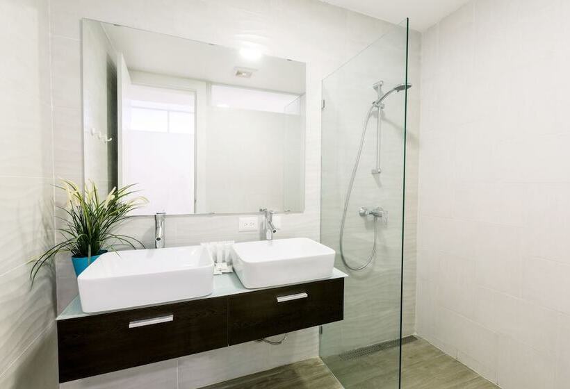 豪华套房, Ducassi Suites Rooftop Pool Beach Club & Spa