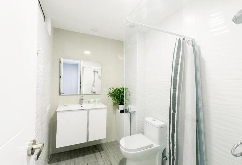 Люкс, Ducassi Suites Rooftop Pool Beach Club & Spa