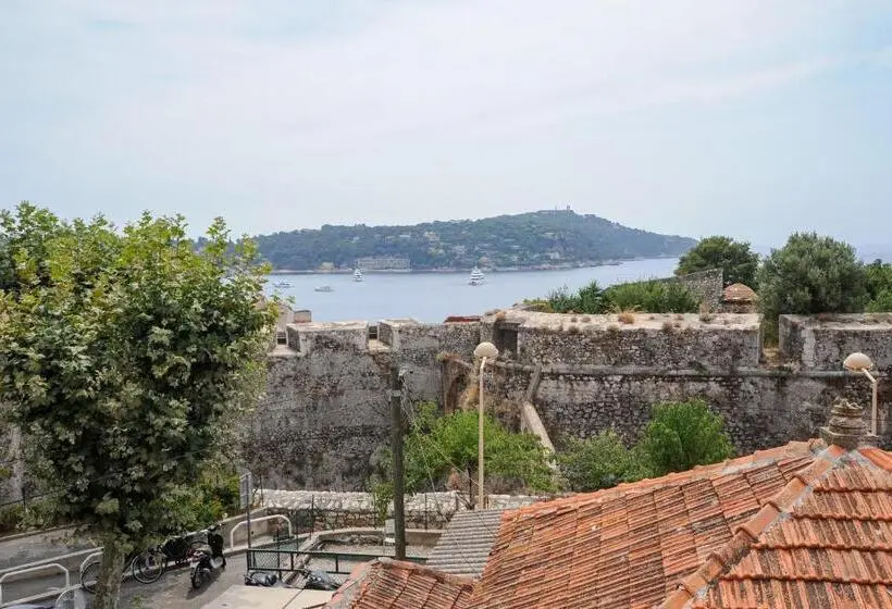 اتاق استاندارد با چشمانداز دریا, Le Vauban