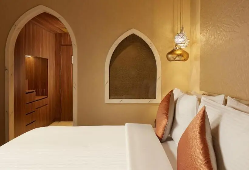 Standard Room King Bed Adapted for people with reduced mobility