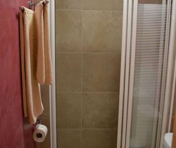 חדר סופריור, The Old Times