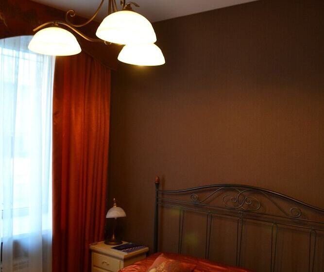 חדר סופריור, The Old Times