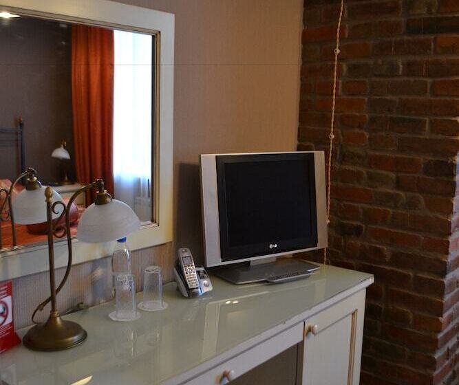 חדר סופריור, The Old Times