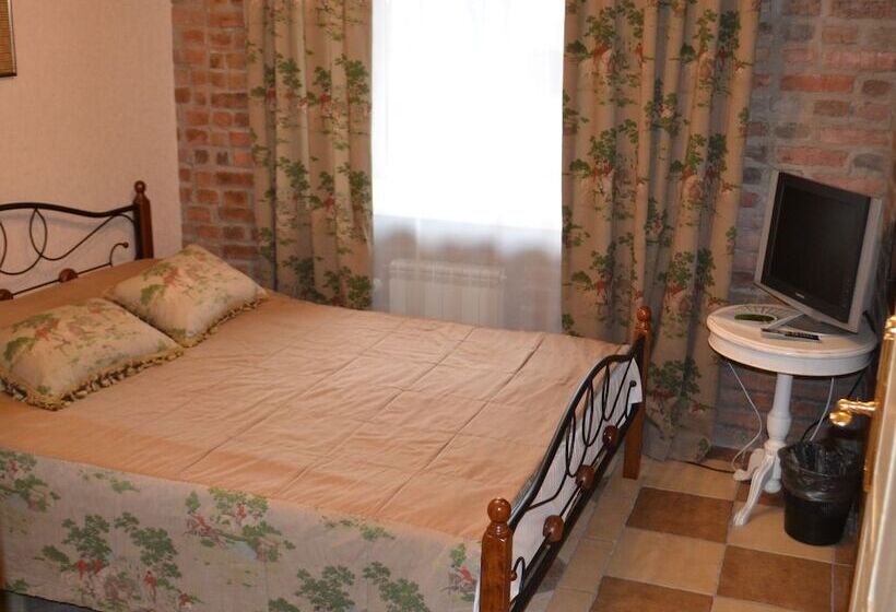 חדר סופריור, The Old Times