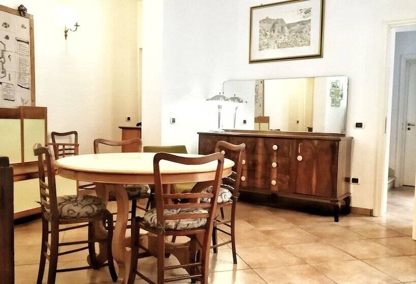 침실 4개 아파트, Esagono Monello