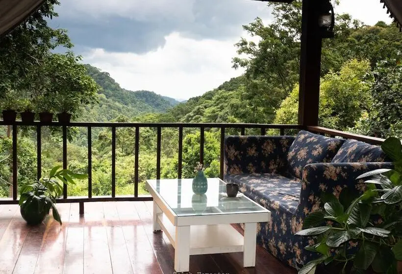 Perhehuone, Taloh Homestay Chiangmai