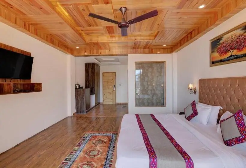 キングサイズベッドのスタンダードルーム, Omavya Hotel Manali