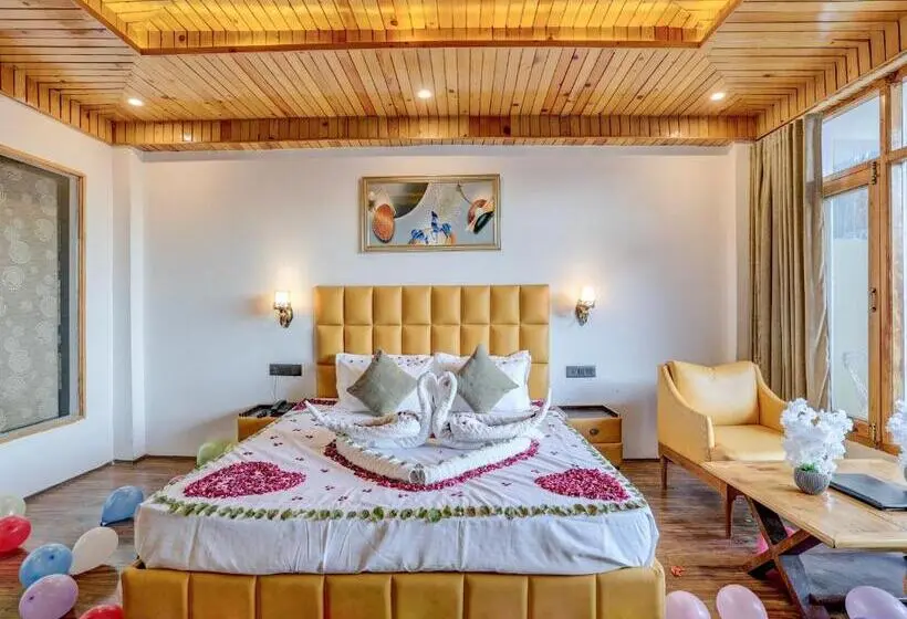 キングサイズベッドのスタンダードルーム, Omavya Hotel Manali