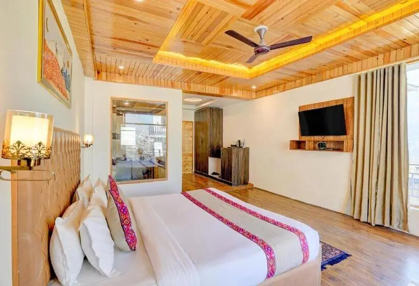 キングサイズベッドのスタンダードルーム, Omavya Hotel Manali