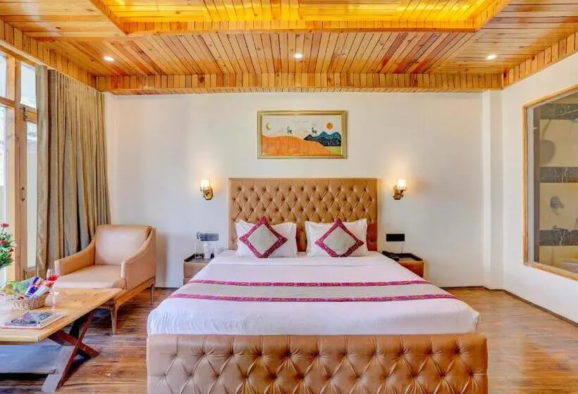 キングサイズベッドのスタンダードルーム, Omavya Hotel Manali
