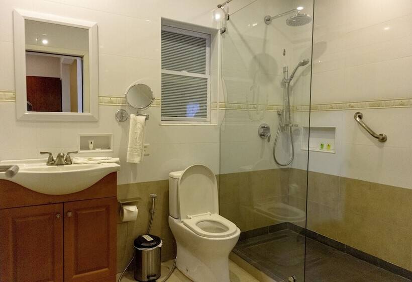 غرفة ديلوكس, Frederick's Lodge