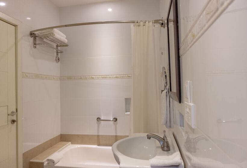 غرفة ديلوكس, Frederick's Lodge